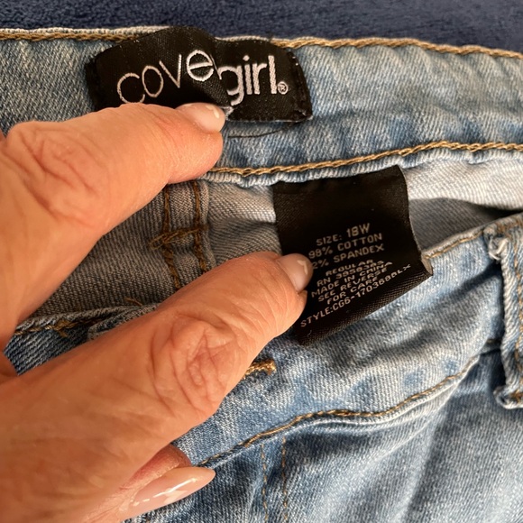 COVERGIRL Light Blue Denim distressed Women's Jeans - Picture 2 of 3